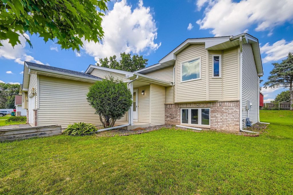 2208 84th Avenue N, Brooklyn Park, MN 55444