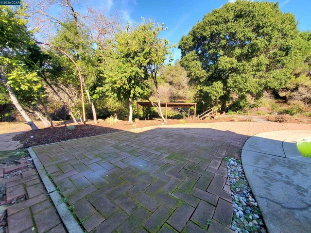 2420 Tomar Ct, Pinole, CA 94564