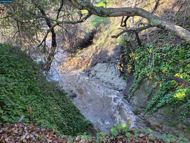 2420 Tomar Ct, Pinole, CA 94564