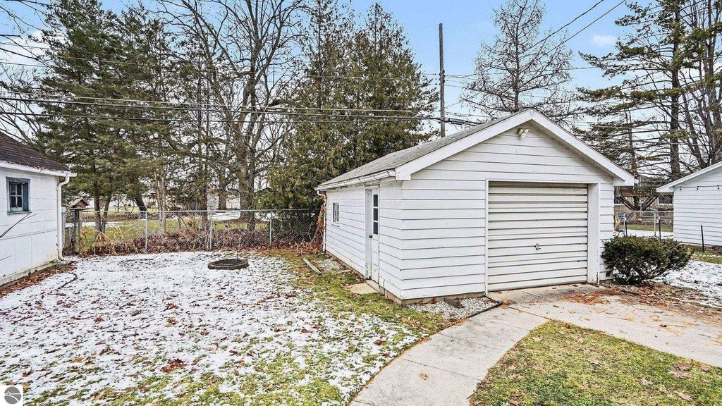 Image 14 of property listing at 124 S State Street, Alma, MI 48801