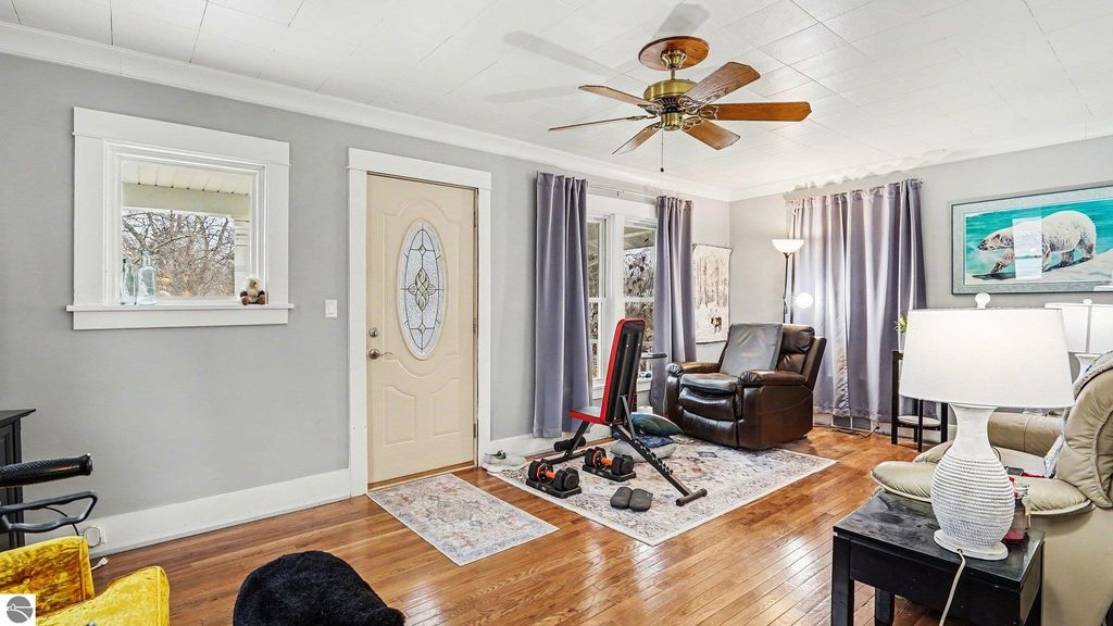 Image 3 of property listing at 124 S State Street, Alma, MI 48801