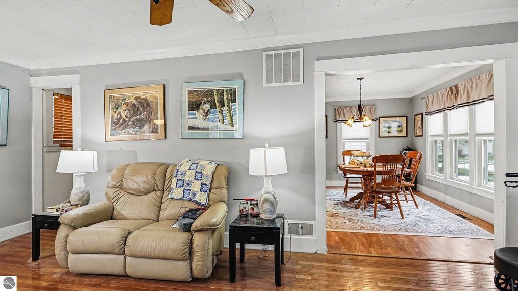 Image 4 of property listing at 124 S State Street, Alma, MI 48801