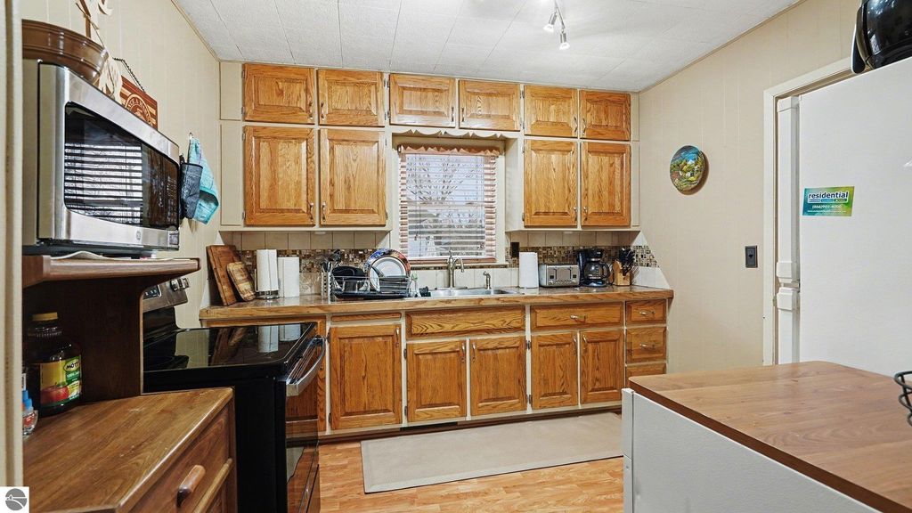 Image 7 of property listing at 124 S State Street, Alma, MI 48801