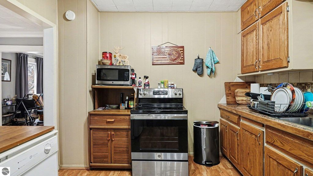 Image 8 of property listing at 124 S State Street, Alma, MI 48801