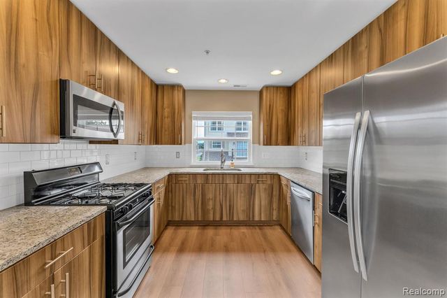 22338 Abbey Lane, Dearborn, MI 48124