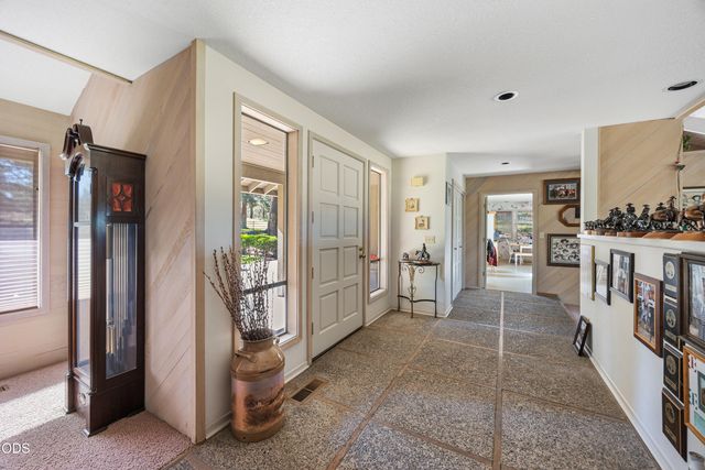 60266 Tekampe Road, Bend, OR 97702