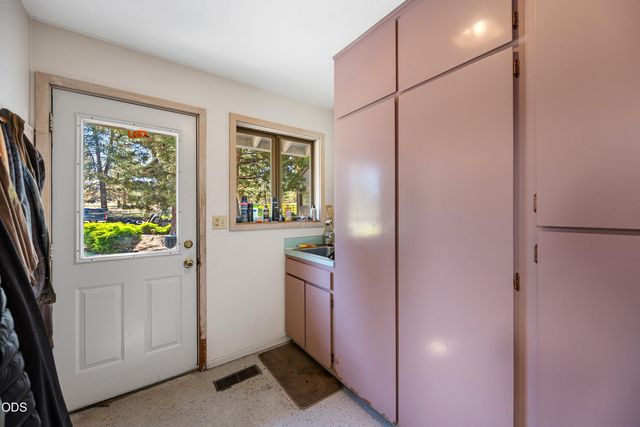 60266 Tekampe Road, Bend, OR 97702