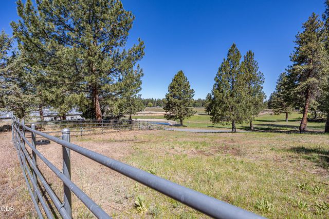 60266 Tekampe Road, Bend, OR 97702