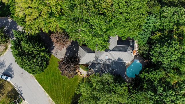 2102 Emmett Court, Valparaiso, IN 46385