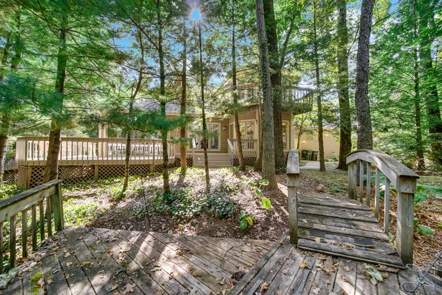 2102 Emmett Court, Valparaiso, IN 46385