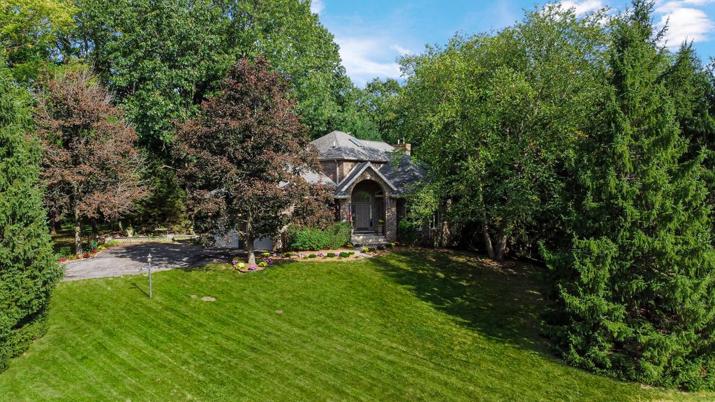 2102 Emmett Court, Valparaiso, IN 46385