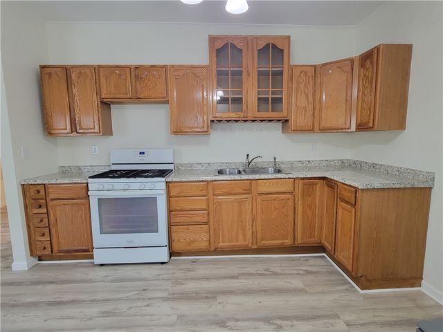 1110 5th Ave, Coraopolis, PA 15108