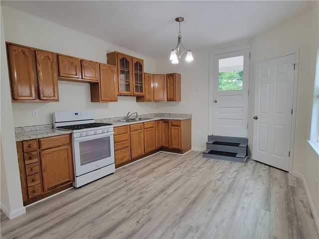 1110 5th Ave, Coraopolis, PA 15108