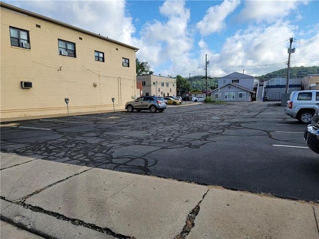 1110 5th Ave, Coraopolis, PA 15108