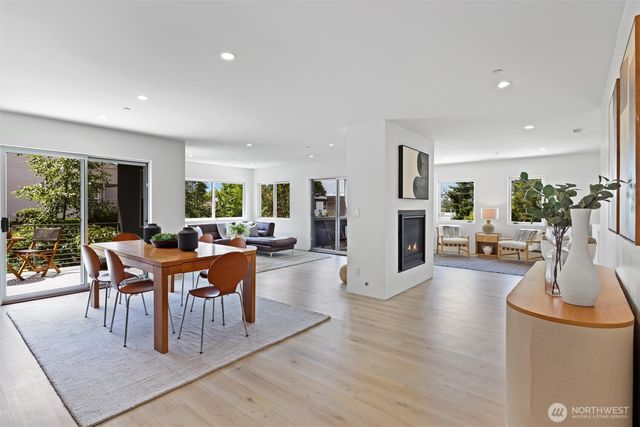 6304 Lakeview Drive, Kirkland, WA 98033