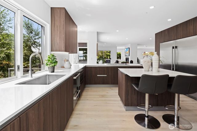 6304 Lakeview Drive, Kirkland, WA 98033