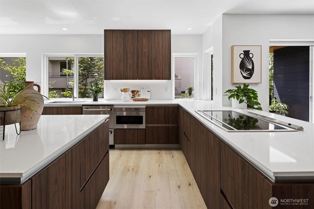 6304 Lakeview Drive, Kirkland, WA 98033