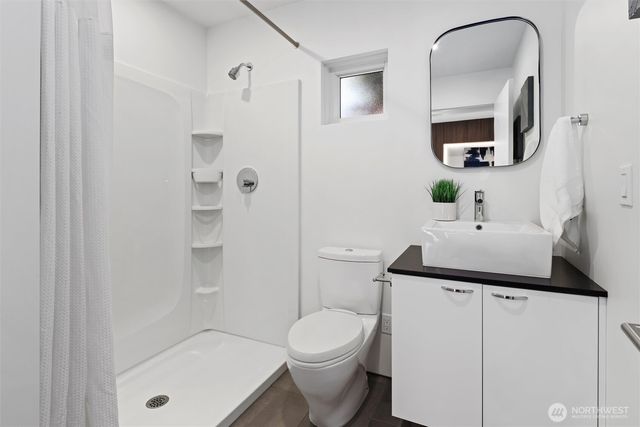 6304 Lakeview Drive, Kirkland, WA 98033