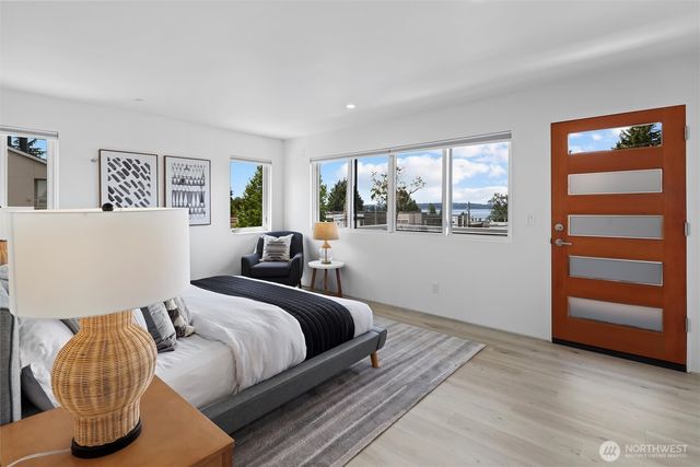 6304 Lakeview Drive, Kirkland, WA 98033