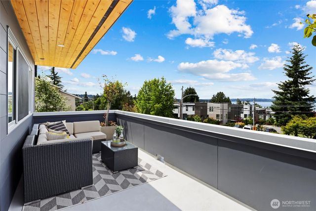 6304 Lakeview Drive, Kirkland, WA 98033