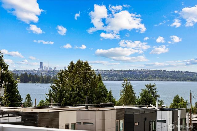 6304 Lakeview Drive, Kirkland, WA 98033