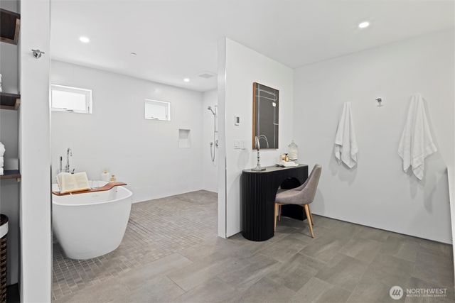 6304 Lakeview Drive, Kirkland, WA 98033