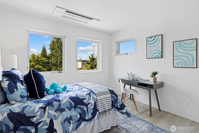 6304 Lakeview Drive, Kirkland, WA 98033