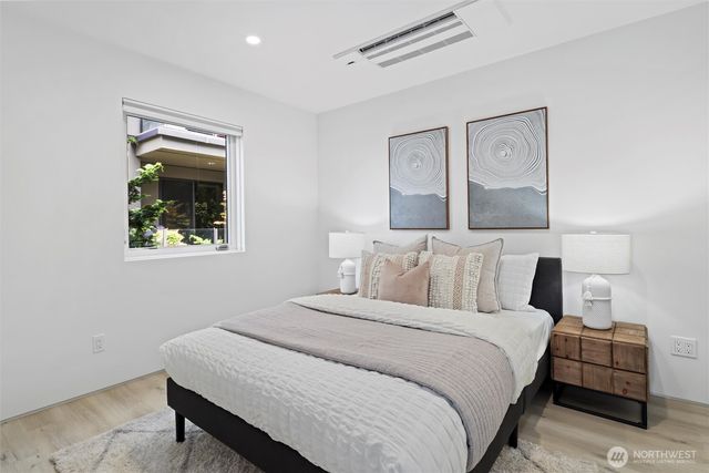 6304 Lakeview Drive, Kirkland, WA 98033