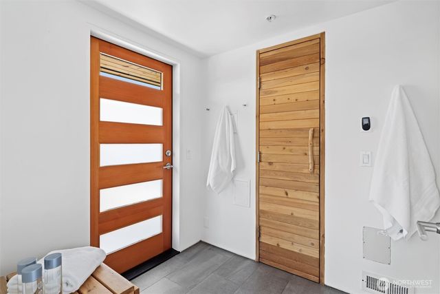 6304 Lakeview Drive, Kirkland, WA 98033