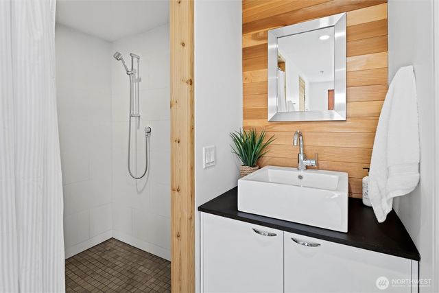 6304 Lakeview Drive, Kirkland, WA 98033