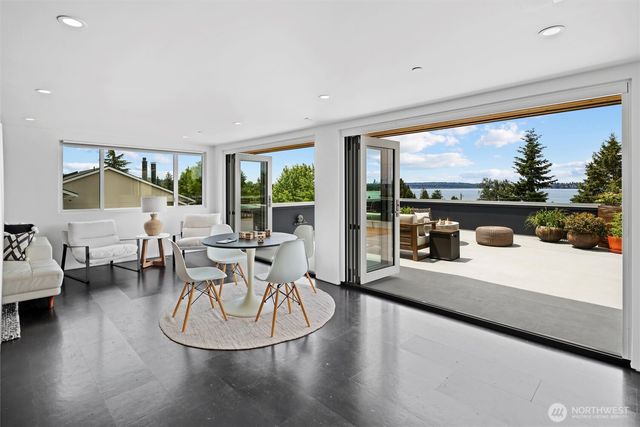 6304 Lakeview Drive, Kirkland, WA 98033