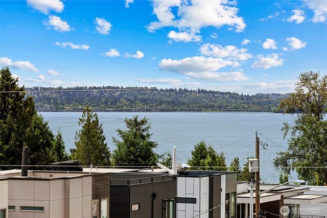 6304 Lakeview Drive, Kirkland, WA 98033