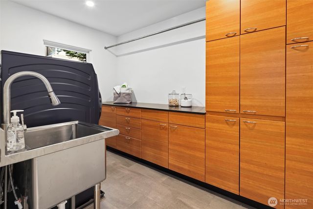 6304 Lakeview Drive, Kirkland, WA 98033