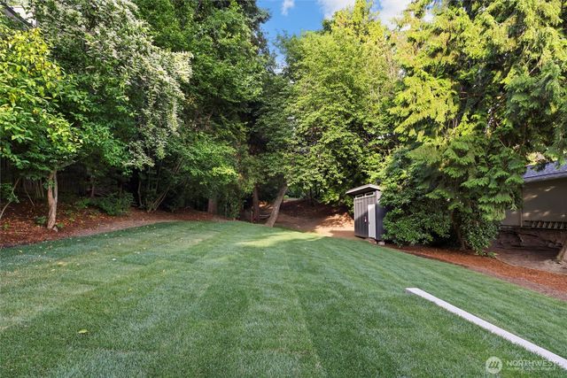 6304 Lakeview Drive, Kirkland, WA 98033