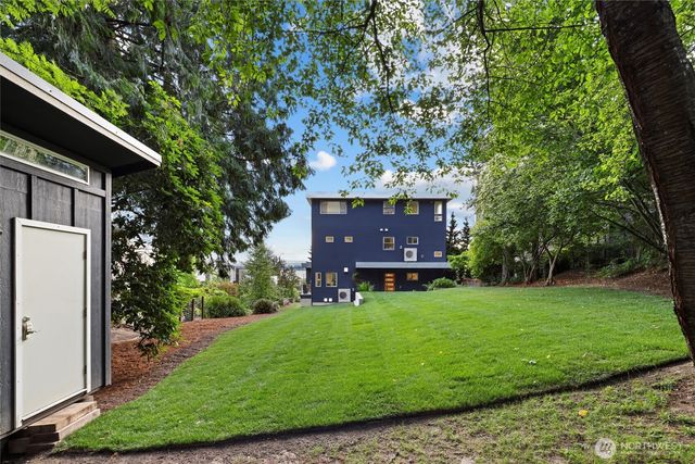 6304 Lakeview Drive, Kirkland, WA 98033