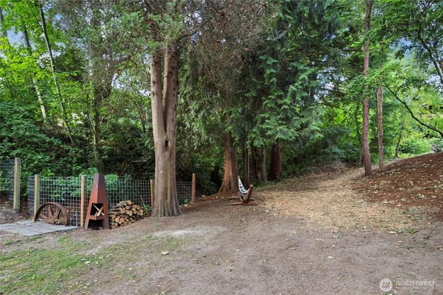 6304 Lakeview Drive, Kirkland, WA 98033