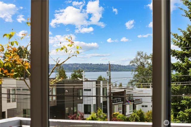 6304 Lakeview Drive, Kirkland, WA 98033