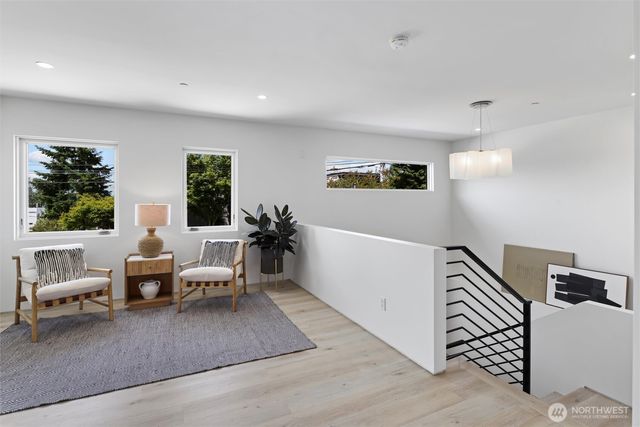 6304 Lakeview Drive, Kirkland, WA 98033