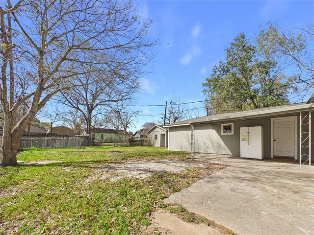 1212 Alamo Street, Rosenberg, TX 77471