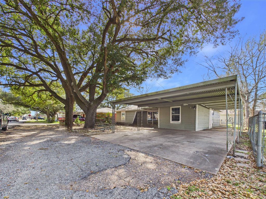 1212 Alamo Street, Rosenberg, TX 77471