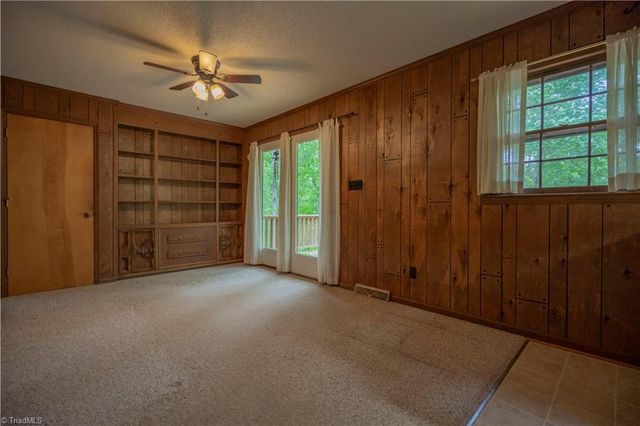 166 Larkspur Lane, Lexington, NC 27292