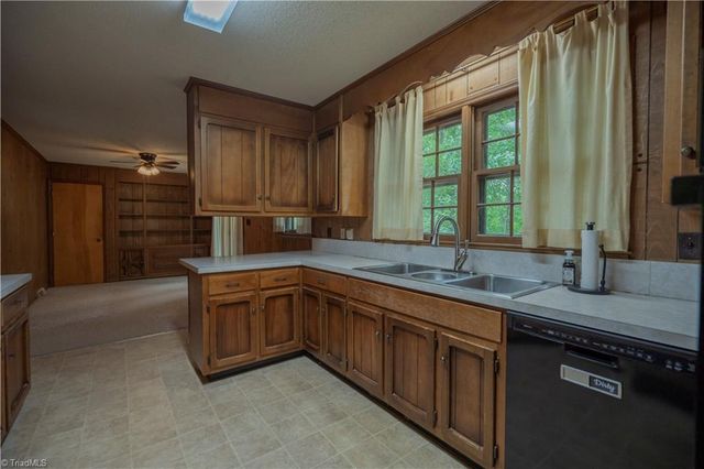 166 Larkspur Lane, Lexington, NC 27292