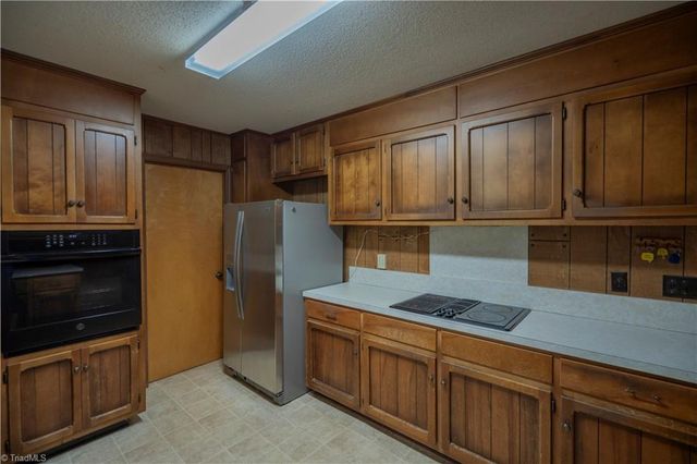 166 Larkspur Lane, Lexington, NC 27292