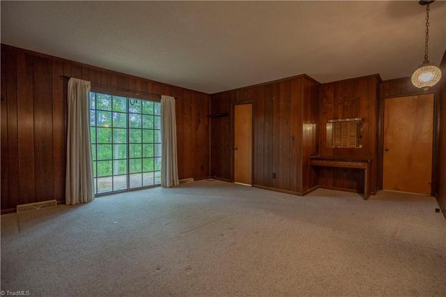 166 Larkspur Lane, Lexington, NC 27292