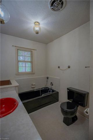 166 Larkspur Lane, Lexington, NC 27292