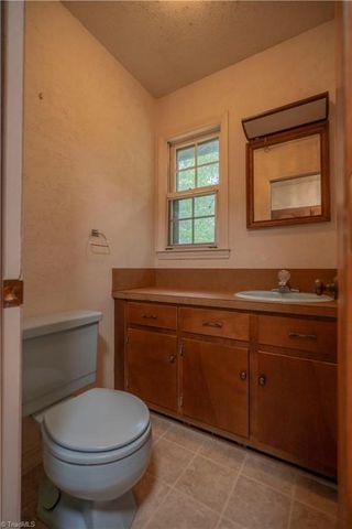 166 Larkspur Lane, Lexington, NC 27292