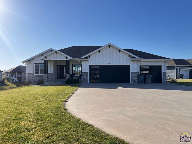 2615 Twin Lakes Dr, Emporia, KS 66801