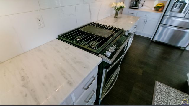 2615 Twin Lakes Dr, Emporia, KS 66801