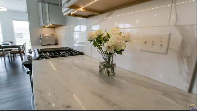 2615 Twin Lakes Dr, Emporia, KS 66801