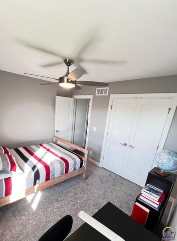 2615 Twin Lakes Dr, Emporia, KS 66801